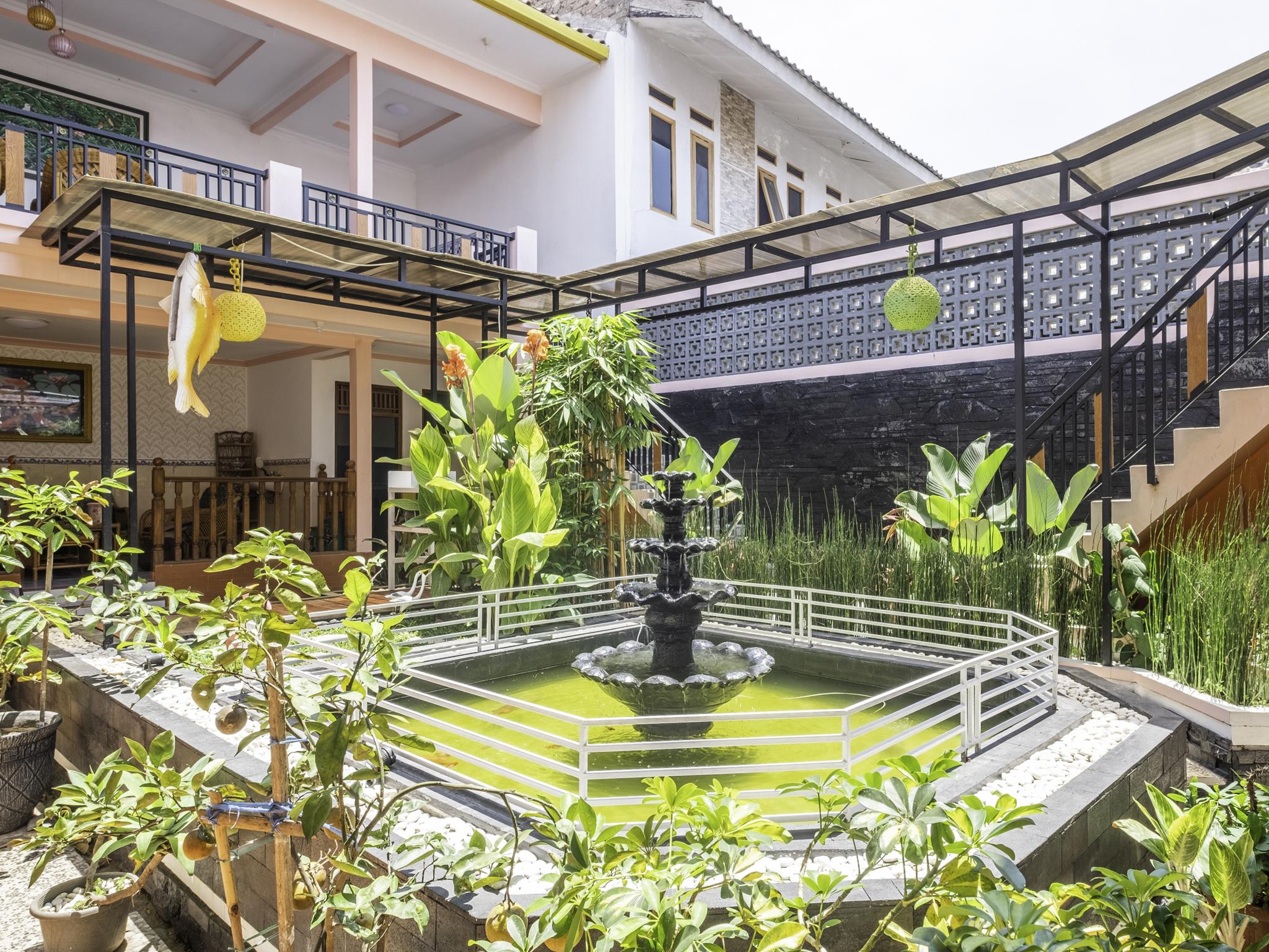 Hotel Capital O 1541 Puri Cikole Asri à Lembang Extérieur photo