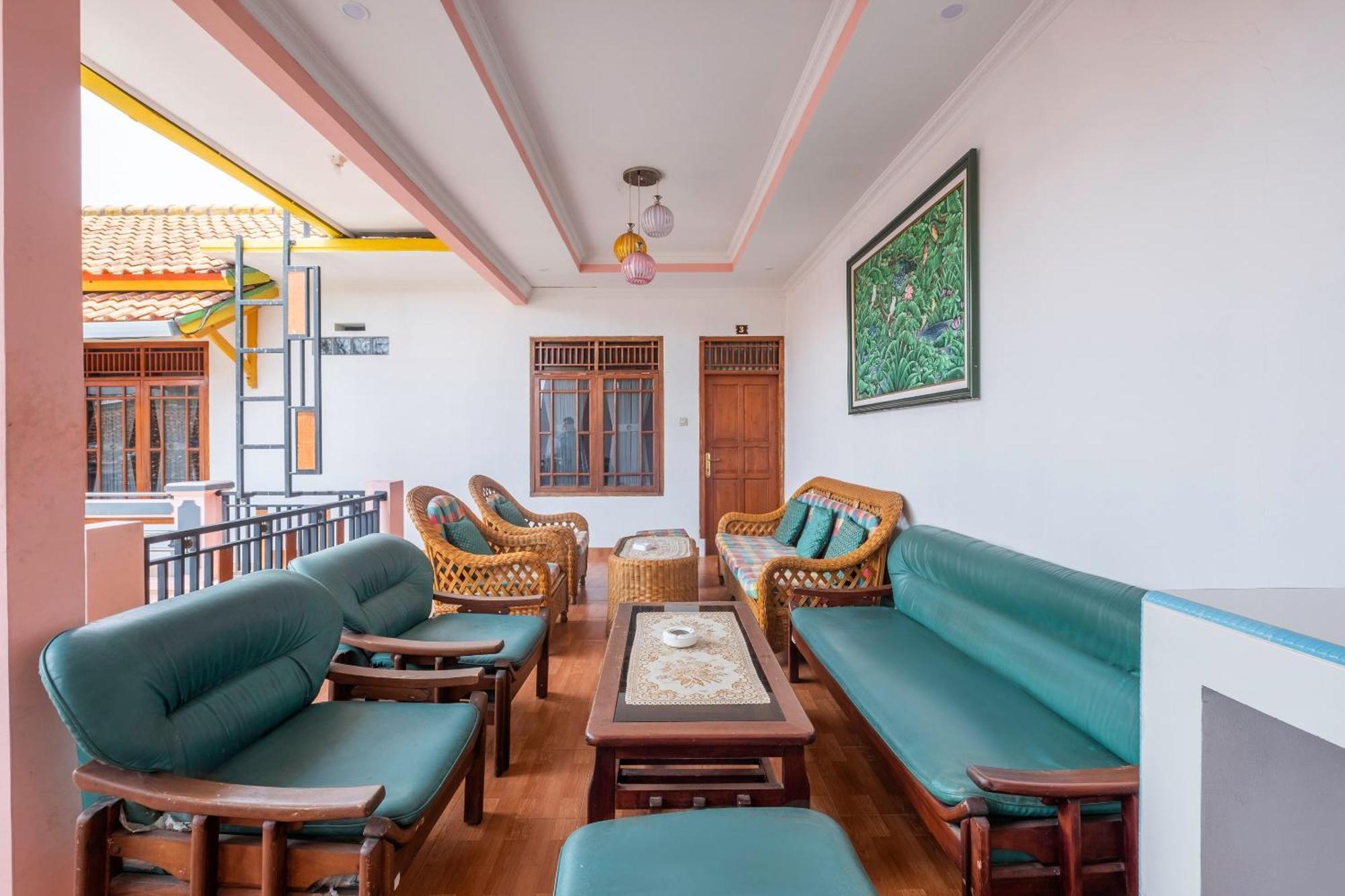 Hotel Capital O 1541 Puri Cikole Asri à Lembang Extérieur photo