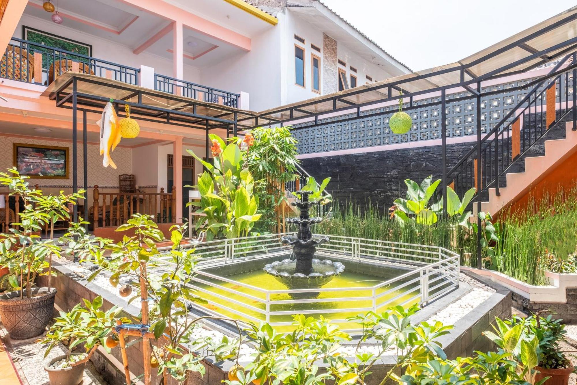 Hotel Capital O 1541 Puri Cikole Asri à Lembang Extérieur photo